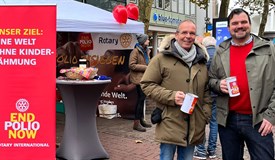 Oliver Völlinger und Bernhard Saeger sammeln Spenden und informieren